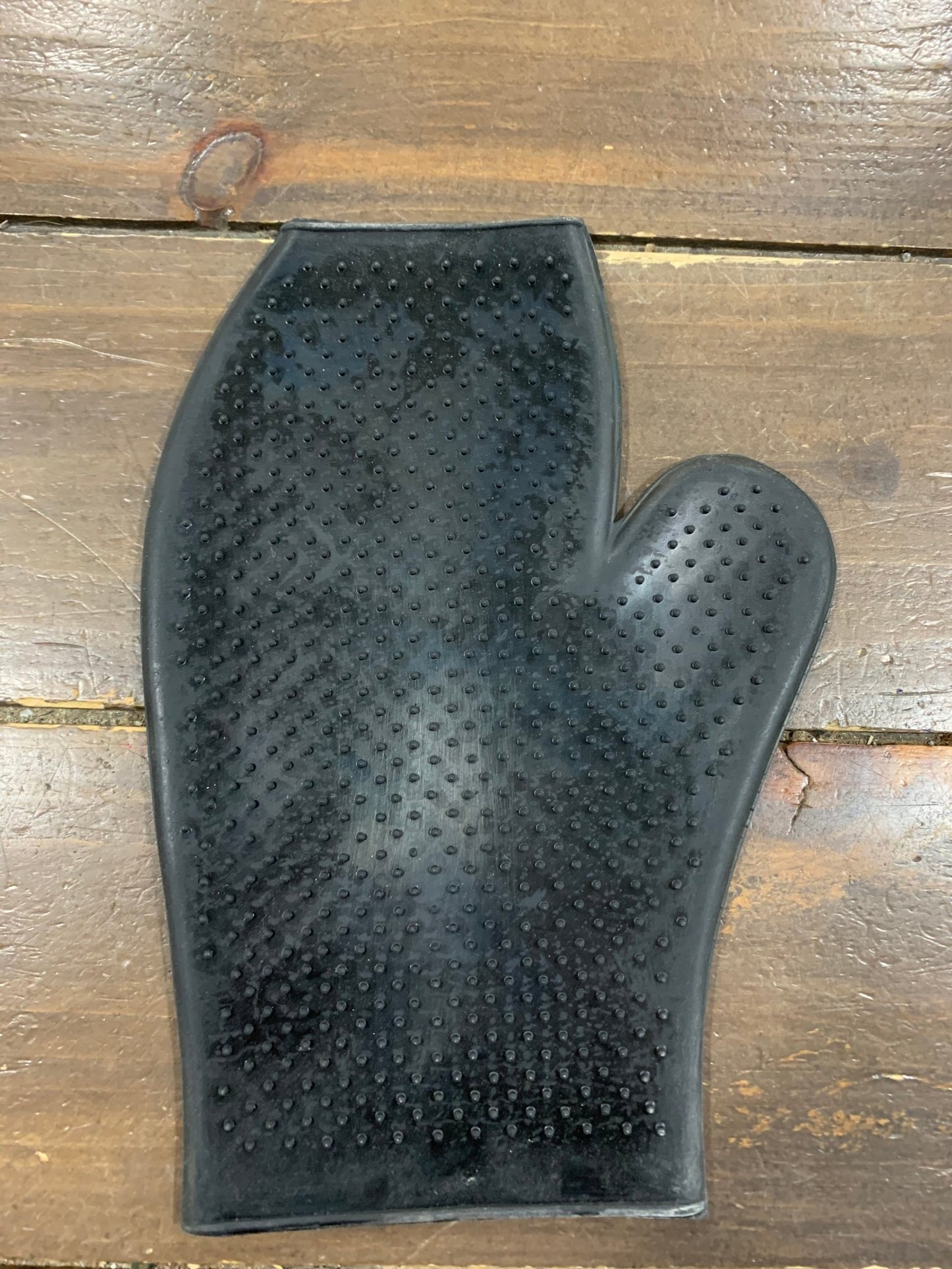 Canadian Saddlery Grooming Glove - The Tack Shoppe