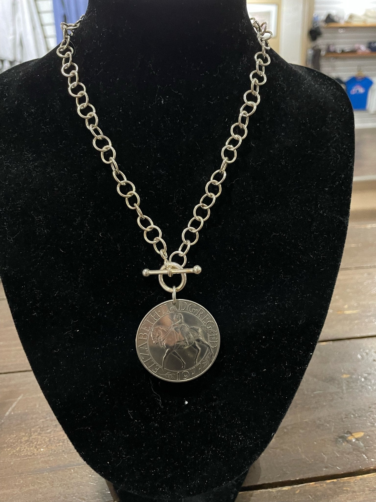 Horsefeathers Large Link Mex Chain c/w 1977 Queen Coin - The Tack Shoppe