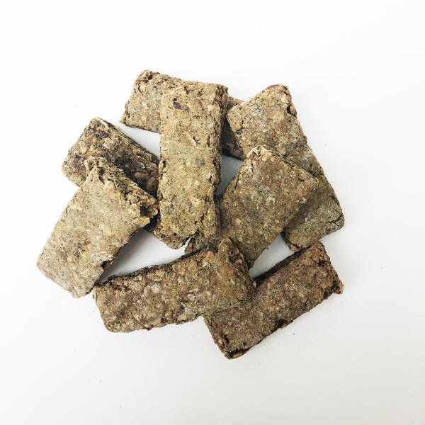 Coco Cakes Strawberry & Stinging Nettle Treat Bag - The Tack Shoppe